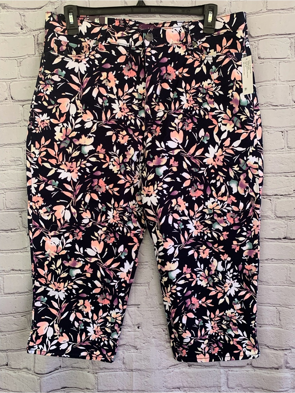 Gloria Vanderbilt Amanda Bahia Floral Capris with Pink, White & Green Accents
